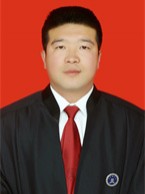 男，汉族，生于1981年7月，大学本科学历，西北政法大学本科学历。2010年6月至2018年8月在甘肃骊千律师事务所从事专职律师工作，2018年10月创办了甘肃曙阳律师事务所，现为该律师事务所主任、金昌市律师协会常务理事，被金昌市律协多次评为优秀律师。