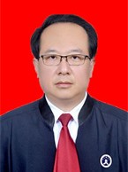 男，汉族，生于1974年2月，民盟盟员，兰州大学研究生学历，三级律师。执业14年，现为甘肃豪仁律师事务所主任，担任兰州市律师协会常务理事、兰州市律师协会法援与公益服务工作委员会主任、兰州市律师协会维护律师执业权利委员会委员、民盟甘肃省委法工委副主任、兰州理工大学法学院硕士生导师、兰州市民族宗教专家委员会专家、兰州市城关区消费者维权法律服务站副站长。屡次被城关区工商局和城关区消协评为“优秀消费维权义务监督员”。