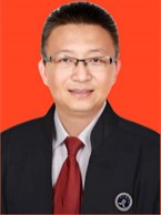 男，汉族，生于1977年4月，中共党员，研究生学历。2003年6月至2016年3月在甘肃法成律师事务所执业，2016年3月至2019年10月在甘肃诚域律师事务所执业，2019年至今在北京盈科（兰州）律师事务所执业。2016年4月至2020年4月担任甘肃省律师协会青年律师工作委员会副主任，2016年4月至2020年4月担任甘肃省律师协会教育培训委员会委员，2019年5月至今担任兰州仲裁委员会仲裁员。2008年获得“兰州市优秀律师”称号，2013年获首届兰州市“十佳青年律师”称号，2014年被甘肃省律师协会评