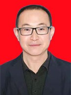 男，汉族，生于1967年3月，中共党员，大学本科学历，三级律师。1995年10月执业至今，现为甘肃阿阳律师事务所主任、党支部书记。担任第六届省律协理事、劳动与社会保障专业委员会副主任、平凉市律师行业党委副书记，平凉市第四届律师协会监事长。2014年被甘肃省人民政府法制办评为甘肃省政府法律专家人才库入库专家，2014年被甘肃省律师协会评为“全省优秀律师”，2016年9月所写的论文《论如何从青年律师成为优秀律师》荣获第八届西部律师发展论坛优秀论文奖，2018年6月入选“全省骨干律师”，2020年1月被司法部评