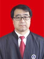 男，汉族，生于1969年12月，毕业于兰州大学，1997年至2000年在兰州庆志安律师事务所执业；2001年至2003年在兰州方域西涛律师事务所执业；2004年至2006年在甘肃正鼎律师事务所执业；2007年在甘肃经邦律师事务所执业至今，现任甘肃经邦律师事务所主任、高级合伙人，担任兰州市律师协会理事，兰州市知识产权专业委员会委员。