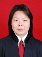 女，汉族，生于1967年11月，1988年兰州市电视广播大学法律专业毕业，1992年取得律师执业资格，1994年执业至今，2000年就读西北政法学院法学系。2013年2月被兰州市司法局、兰州市律师协会评选为优秀律师；2014年12月被甘肃省律师协会授予全省优秀律师荣誉称号；2018年6月被兰州市律师行业党委授予兰州市律师行业优秀党务工作者荣誉称号。