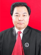 男，汉族，生于1967年8月，中共党员，研究生学历，三级律师。1989年7月毕业于甘肃政法学院法律系，1989年8月至1994年5月在安西县（今瓜州县）律师事务所从事律师工作；1994年5月至1997年7月在酒泉地区地方铁路管理处任职科长；1997年8月至2007年7月在酒泉长治律师事务所任专职律师；2007年8月创办甘肃政剑律师事务所，现为甘肃政剑律师事务所负责人兼任党支部书记。担任酒泉市律师协会副会长、嘉峪关仲裁委员会仲裁员及酒泉市保险行业协会纠纷调解委员会特邀监督员。2011年被甘肃省司法厅授予“全