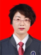 女，汉族，生于1979年10月，大学本科学历，四级职称。2010年4月至2018年12月在甘肃栖云律师事务所执业；2018年12月至今在甘肃春蕊律师事务所执业，并担任律所主任。