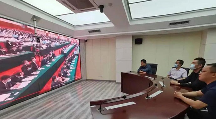 2022年5月10日上午，庆祝中国共产主义青年团成立100周年大会在北京人民大会堂隆重举行，习近平总书记出席大会并发表重要讲话。甘肃省司法厅组织全系统青年干部通过集中收看网络直播等途径，认真收听收看会