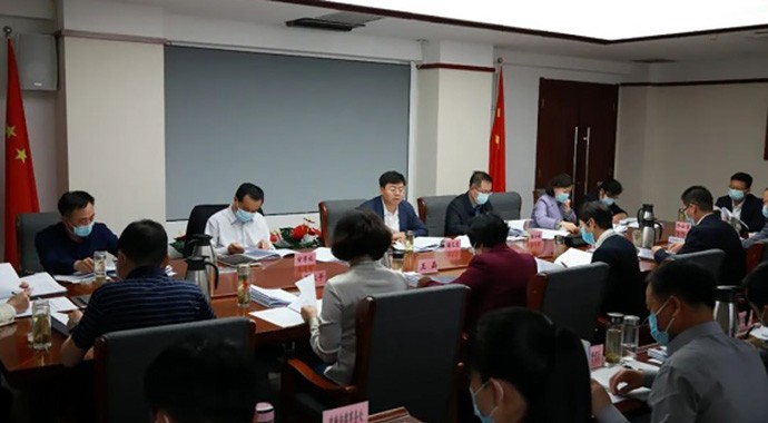近日，甘肃省司法厅党委召开理论学习中心组学习会议，深入学习习近平总书记在中央政治局第三十八次集体学习和中央财经委员会第十一次会议上的重要讲话精神，专题学习习近平总书记关于宪法的重要论述。厅党委书记、厅