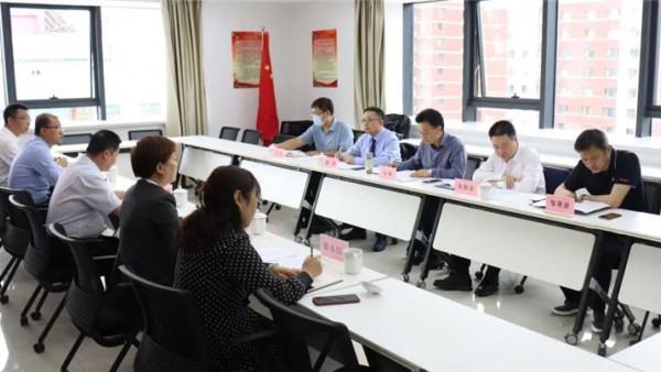 5月27日，省律师协会会长赵耀赴兰州市调研律师工作。省律师协会秘书长朱鹏彦，副秘书长秦晨、邹世语，兰州市律师协会会长陈灿，副会长李彩萍、银波、赵和康，秘书长韩永红陪同调研。调研北京市炜衡（兰州）律师事