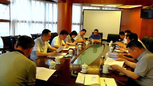 6月19日，省律协召开七届十九次会长办公会。省律协会长赵耀主持会议。省律协副会长王金贵、王祖国、刘吉颖、雷声、杨永明参加会议。会议特邀省律协监事长陈玉萍到会监督?；嵋橄殖』崆?，省第十四次党代会代表、省
