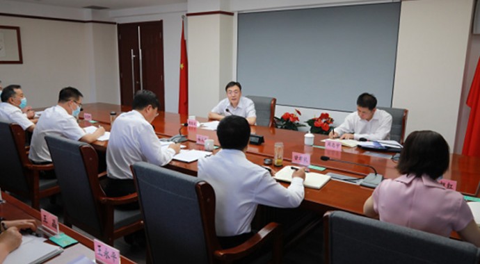 6月23日下午，省委常委、常务副省长程晓波在省司法厅机关及监狱、公证机构等基层单位调研并召开座谈会，听取有关工作汇报。省政府副秘书长周忠宇，省司法厅党委书记、厅长谢又生陪同调研。在兰州公证处，程晓波详