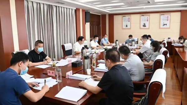 8月10日，甘肃省律师行业党委召开党委会议，传达学习习近平总书记在中央统战工作会议上的重要讲话精神，传达学习政法领导干部加强政治建设专题研讨班、全面深化政法改革推进会和全国、全省司法行政工作推进会精神
