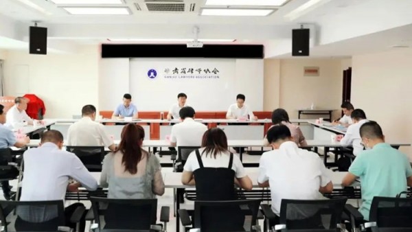 8月19日，甘肃省司法厅党委书记、厅长谢又生到省律师协会调研指导律师行业党建和律师协会工作，强调要深入学习贯彻习近平法治思想，坚定不移走中国特色社会主义法治道路，奋力推动全省律师事业高质量发展。厅党委