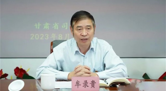 8月26日，省司法厅党委召开学习贯彻习近平新时代中国特色社会主义思想主题教育专题民主生活会。省委全面依法治省办副主任、省司法厅党委书记、厅长谢又生主持会议并讲话。省委主题教育第七巡回指导组副组长牟录贵