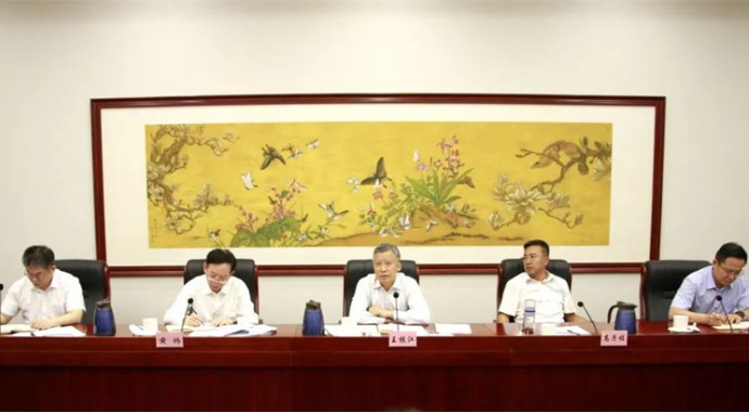9月1日，司法部党组成员、副部长，全国律师行业党委书记王振江主持召开全国律师行业党委第三十三次会议，对全面加强律师行业党的建设工作进行研究部署。