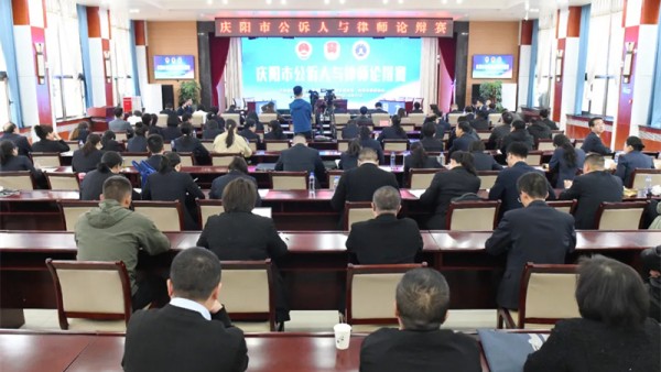 为进一步提升公诉人、律师职业素能，展现公诉人与律师职业形象，积极构建法律职业共同体。在层层选拔基础上，4月10日至11日，市检察院、市司法局、市律师协会联合举办了全市公诉人与律师论辩赛。市检察院党组书