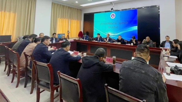 嘉峪关市律师协会召开第三届理事会第八次会议2024年4月13日，嘉峪关市律师协会第三届理事会第八次会议在嘉峪关市司法局一楼会议室召开，会议由市律师行业党委副书记、市律师协会会长王勇主持，在嘉全体理事参