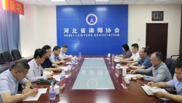 近日，甘肃省律师协会会长赵耀一行前往河北省律师协会、浙江省律师协会考察交流并座谈，省律师协会副会长王祖国、刘吉颖，秘书长朱鹏彦参加考察交流。在河北省律师协会座谈交流时，双方就加强律师协会建设、促进青年