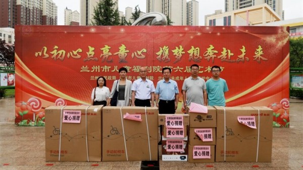 5月28日，在“六一儿童节”即将到来之际，甘肃锐城律师事务所党支部书记陈灿、副书记汪智雯带领三名青年律师赴兰州市儿童福利院开展“六一儿童节”捐赠慰问活动，向儿童福利院捐赠了价值一万元的生活用品，提前向
