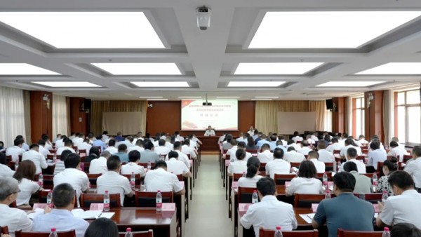 党纪学习教育正当时，律师培训赋能充电忙。6月25日至27日，参加全省律师行业党纪学习教育读书班暨党务工作培训班的160余名党组织书记，在思想理论学习中感悟初心使命，在学纪知纪中坚守底线，在实操实务中找