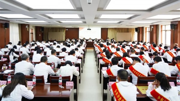 为庆祝中国共产党成立103周年，深入贯彻落实习近平总书记关于党的建设的重要思想，6月27日，省律师行业党委召开全省律师行业党建工作交流暨“两优一先”表彰大会，表彰先进典型，开展党建工作交流，总结202