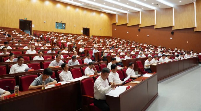 7月12日下午，全省政法领导干部学习贯彻习近平法治思想防范化解重大风险推动主动创稳提质增效专题研讨班举行结业式。省委常委、省委政法委书记刘长根作总结讲话。省高级人民法院党组书记、院长王中明，省人民检察