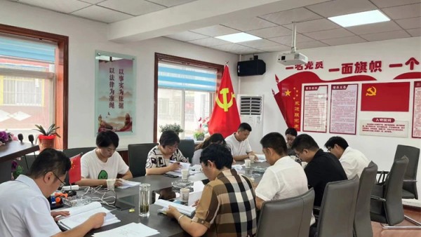 为保障市律协各项工作高质量开展，充分发挥专门委员会的职能作用，认真落实市律协的各项部署要求。2024年7月21日下午，天水市律师协会纪律和惩戒委员会召开第一次全体委员工作会议?；嵋橛商焖新墒π岣被岢?、纪律和惩戒委员会主任吴志强主持，纪律和惩戒委员会秘书长王小蕊，监事会副监事长裴晓霞及全体委员参加会议。