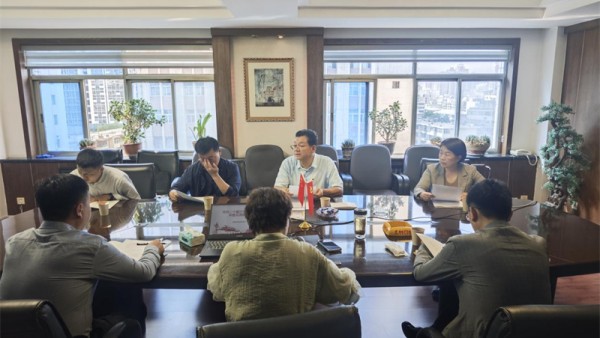 9月19日，省律协直属分会党总支召开会议，传达学习习近平总书记视察甘肃重要讲话和指示精神、开展党的二十届三中全会精神专题交流研讨。甘肃省律师协会直属分会党总支书记、会长周文杰主持会议并讲话。