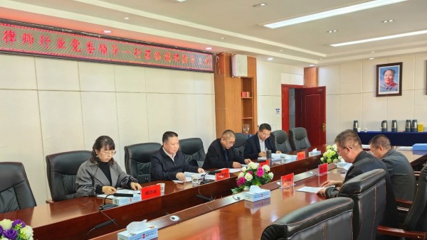 11月6日，省律师行业党委调研组一行到甘南州调研指导律师行业党建工作。甘南州司法局副局长、律师行业党委书记杨旭林及州律师协会会长陪同调研。