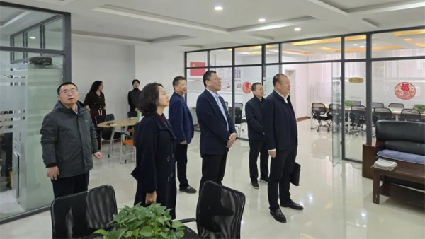 11月28日至29日，省司法厅律师工作处处长、律师行业党委副书记樊海伍一行来张掖调研指导律师行业标准化党支部和品牌化党支部建设情况。调研组先后到甘肃金彤律师事务所党支部、甘肃森瑞律师事务所党支部、甘肃