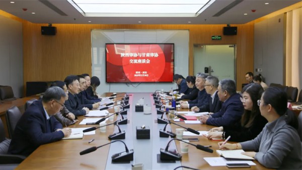 近日，甘肃省律师协会会长赵耀一行前往陕西省律师协会和贸仲丝绸之路仲裁中心进行交流座谈。省律协副会长王金贵、王祖国、刘吉颖、杨永明参加了交流座谈。在陕西省律师协会座谈交流时，中华全国律师协会副会长、陕西