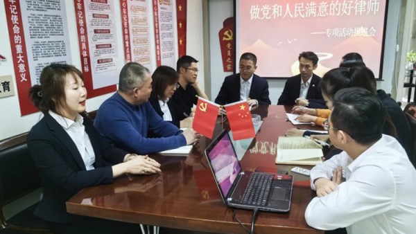 近年来，甘肃铜城律师事务所党支部坚持以党建促所建、以所建促发展，以党建与所建联动、党建与基层治理工作联动、党建与服务中心大局联动、党建与普法宣传工作联动、党建与服务群众工作联动的“五联动”为抓手，扎实开展党支部特色品牌创建工作，促进党建、业务融合发展。