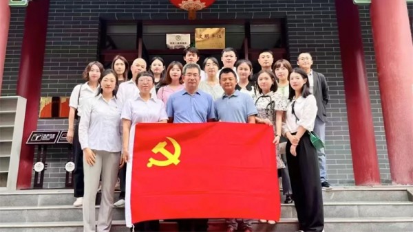 近年来，甘肃永慧律师事务所党支部坚持以党建引领所建，落实四项措施，把党的组织优势转化为律师事务所的发展优势，把党的工作延伸到律师事务所发展全过程、各环节，积极参与主动创安主动创稳行动，持续服务法治政府